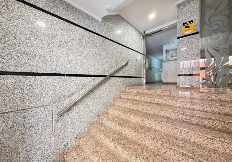Segunda mano - Apartamento  - Torrevieja - Las Piscinas Naturales