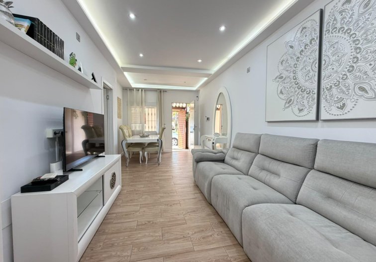 Resale - town house - Torrevieja - Nueva Torrevieja