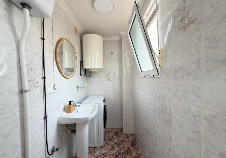 Wiederverkauf - Wohnung - Torrevieja - Centro