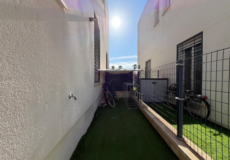 Resale - town house - Torrevieja - Aguas Nuevas