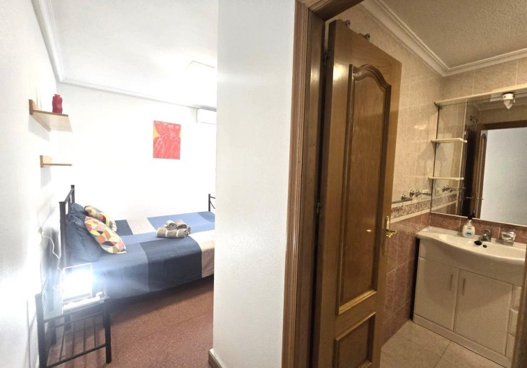 Segunda mano - Apartamento  - Torrevieja - Las Piscinas Naturales