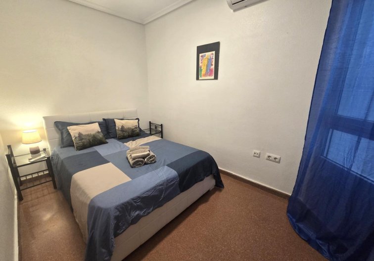 Segunda mano - Apartamento  - Torrevieja - Las Piscinas Naturales