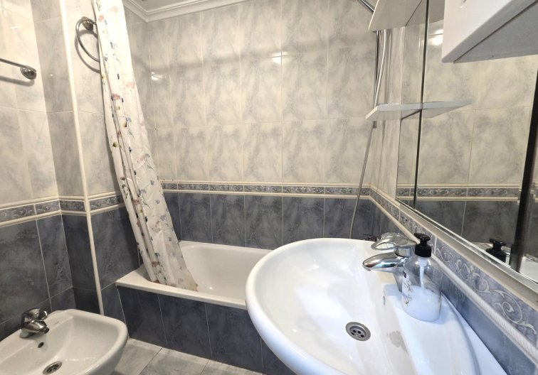 Segunda mano - Apartamento  - Torrevieja - Las Piscinas Naturales