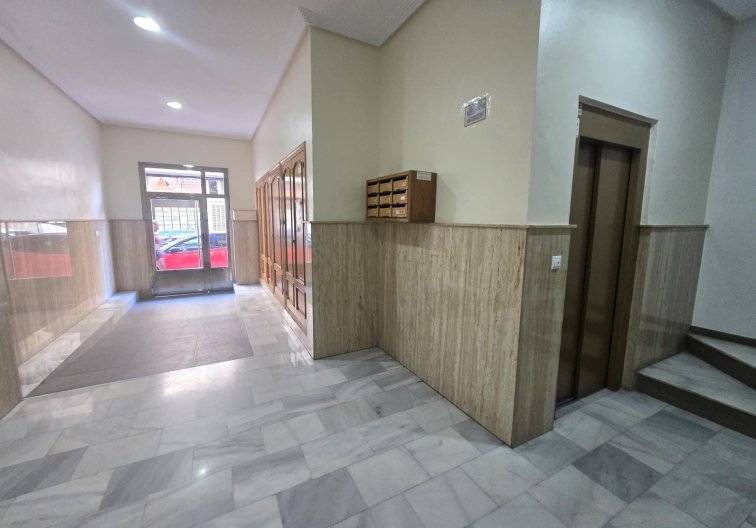 Segunda mano - Apartamento  - Torrevieja - Las Piscinas Naturales