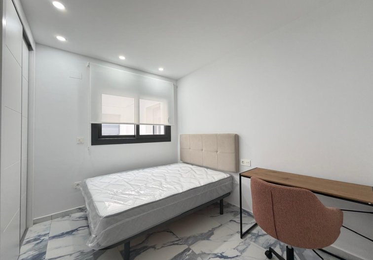 Segunda mano - Apartamento  - Torrevieja - Estacion De Autobuses