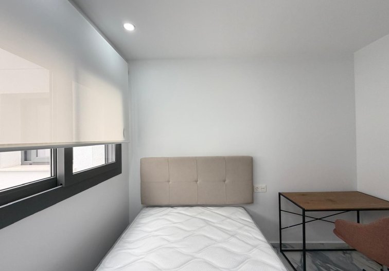 Segunda mano - Apartamento  - Torrevieja - Estacion De Autobuses