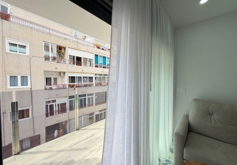 Segunda mano - Apartamento  - Torrevieja - Estacion De Autobuses