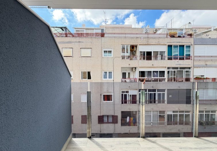 Segunda mano - Apartamento  - Torrevieja - Estacion De Autobuses