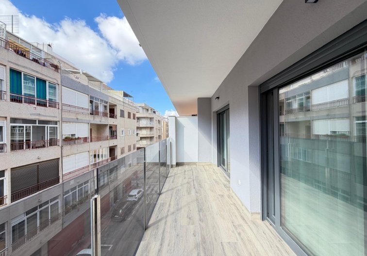 Segunda mano - Apartamento  - Torrevieja - Estacion De Autobuses