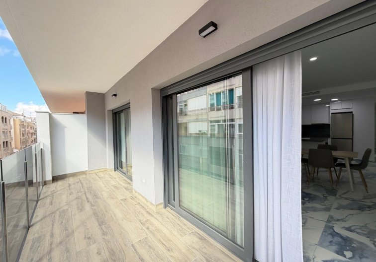Segunda mano - Apartamento  - Torrevieja - Estacion De Autobuses