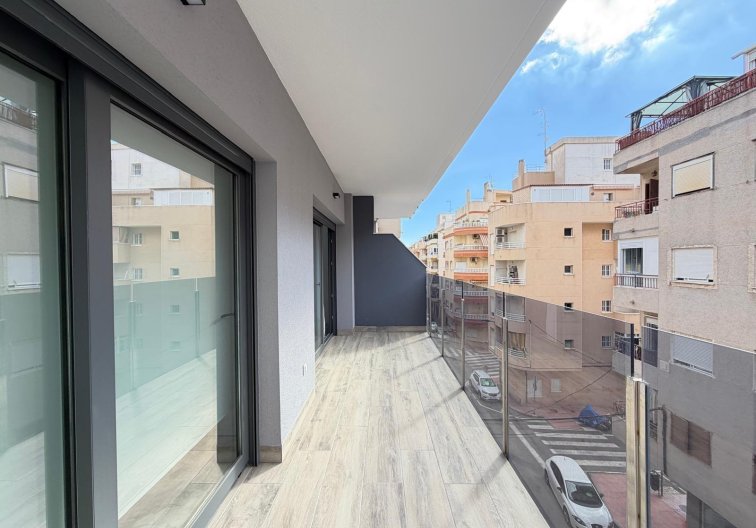 Segunda mano - Apartamento  - Torrevieja - Estacion De Autobuses