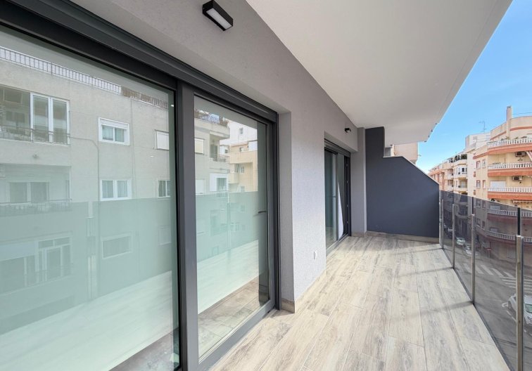 Segunda mano - Apartamento  - Torrevieja - Estacion De Autobuses