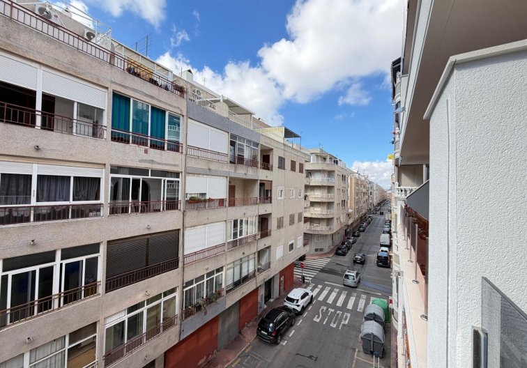 Segunda mano - Apartamento  - Torrevieja - Estacion De Autobuses
