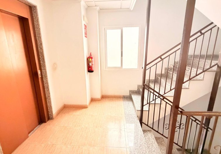 Segunda mano - Apartamento  - Torrevieja - Centro - Muelle Pesquero