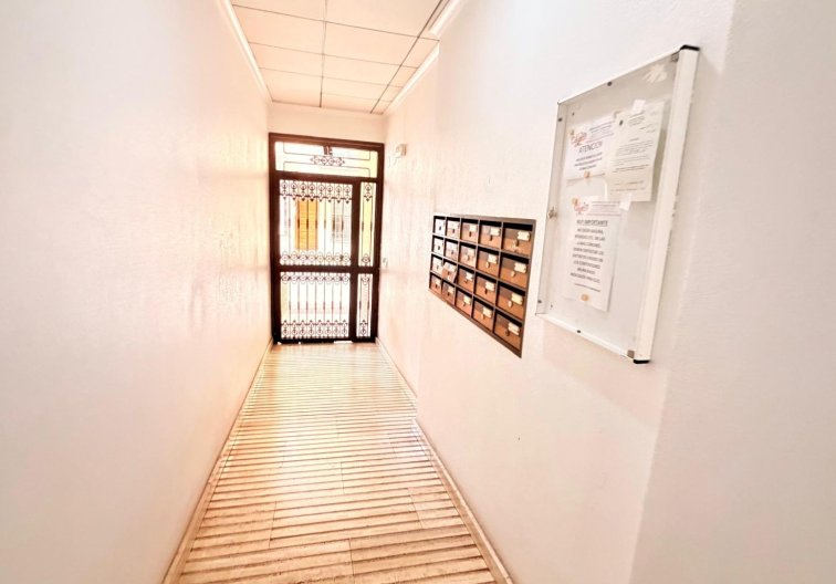 Segunda mano - Apartamento  - Torrevieja - Centro - Muelle Pesquero