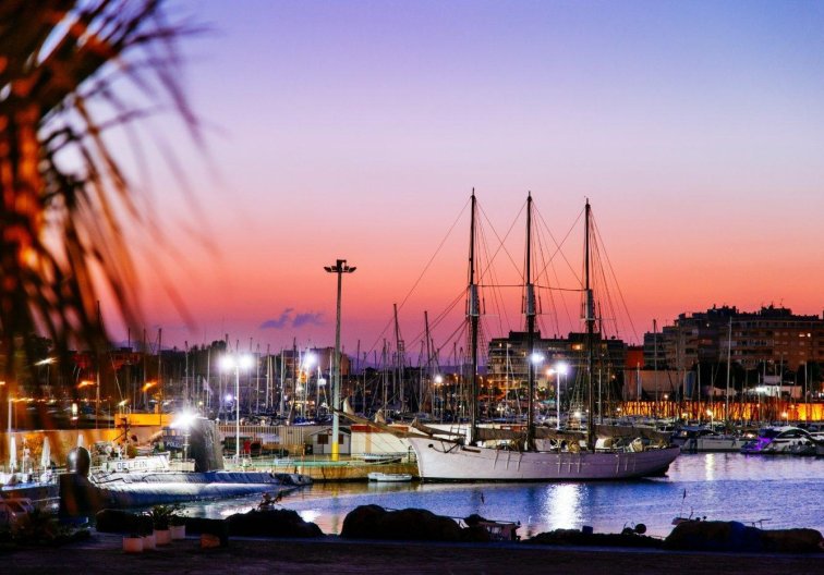 Segunda mano - Apartamento  - Torrevieja - Centro - Muelle Pesquero