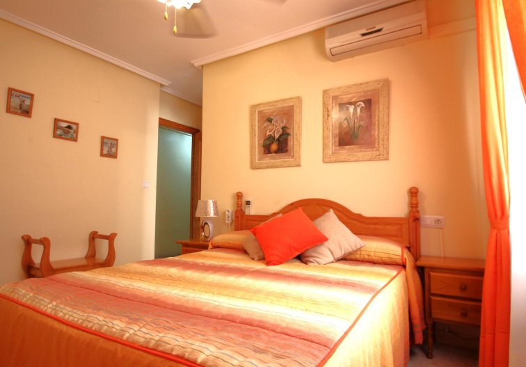 Segunda mano - Apartamento  - Torrevieja - Las Piscinas Naturales