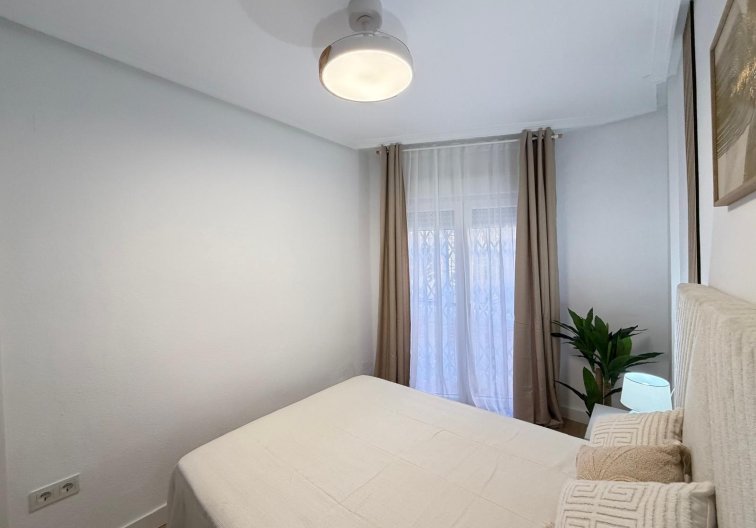 Segunda mano - Apartamento  - Torrevieja - Playa de los Locos